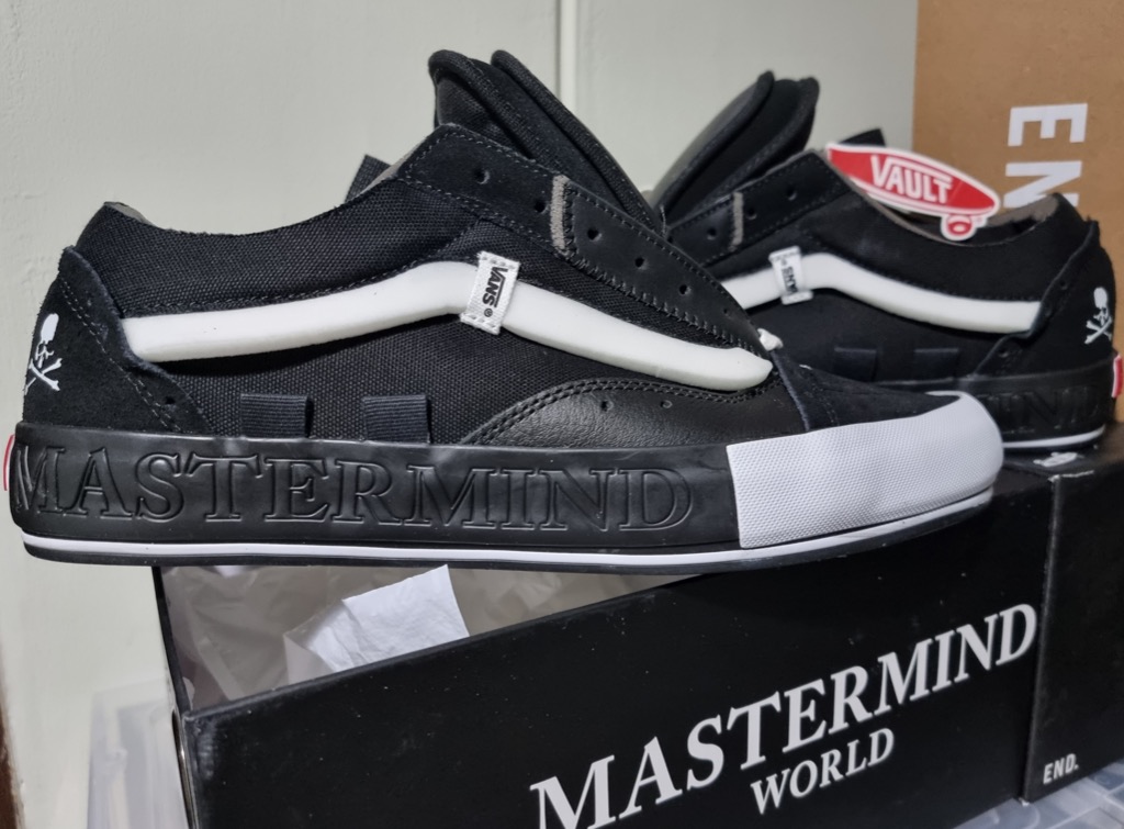 vans mastermind slip on
