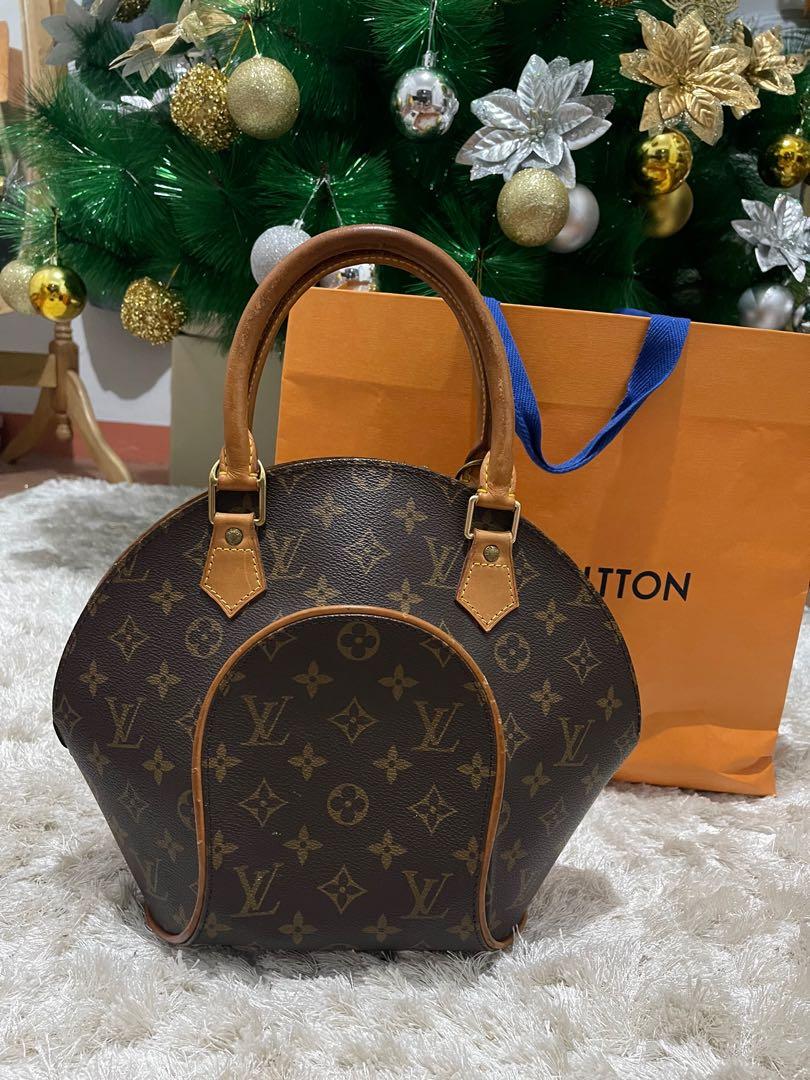 💖SOLD💖Guaranteed Authentic LV ellipse pm monogram (Category: Luxury Bags & Wallets) located in Naga. Submitted by akimadison.ph (Listing ID 1129515914, Image 1). Description: Guaranteed Authentic Louis Vuitton Ellipse in PM size Bright canvas Comes with dustbag.