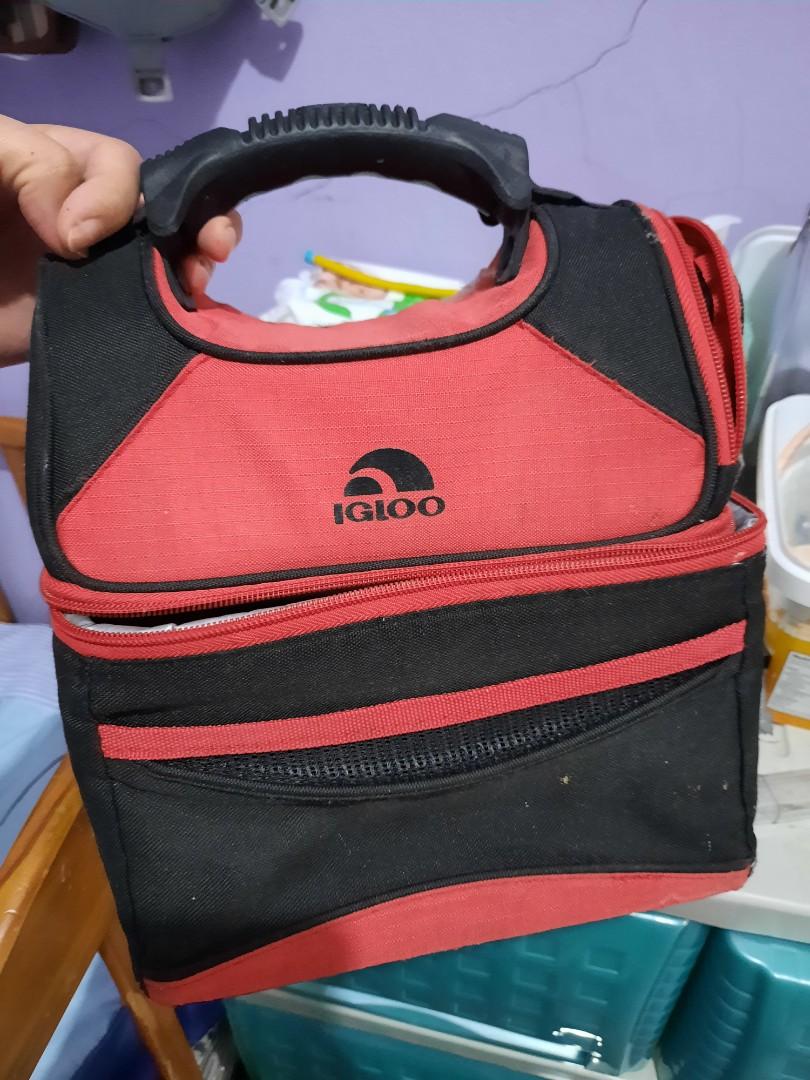 Insulator bag for breastmilk (Category: Weaning & Toddler Feeding) located in Makati City. Submitted by pretty.star (Listing ID 1129635076, Image 1). Description: igloo insulator bag.