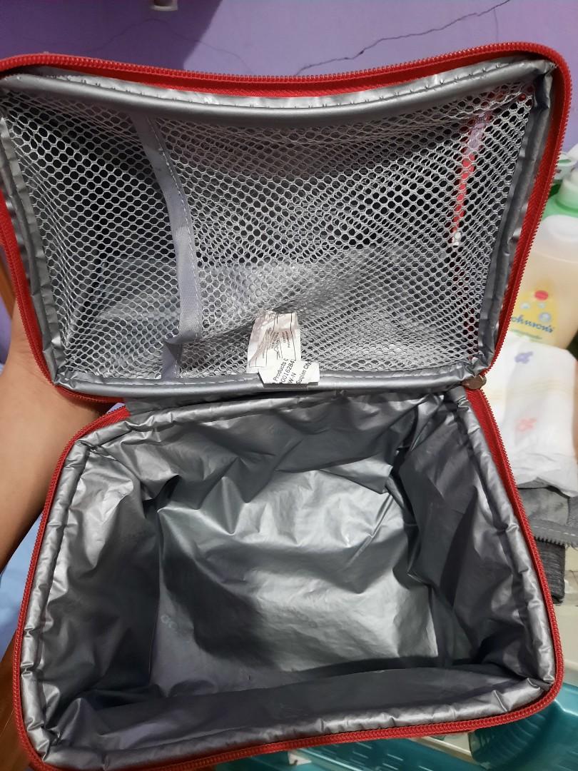 Insulator bag for breastmilk (Category: Weaning & Toddler Feeding) located in Makati City. Submitted by pretty.star (Listing ID 1129635076, Image 2). Description: igloo insulator bag.