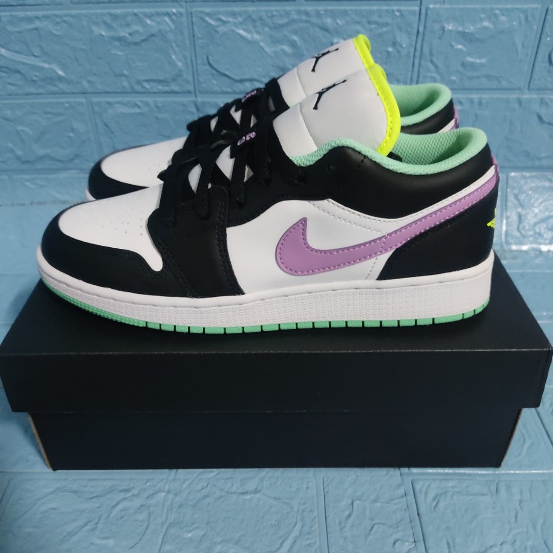 Purple sales jordans 219