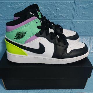 roze jordan sneakers