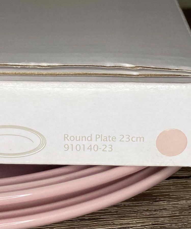 Le Creuset Plate (Category: Dinnerware & Cutlery) located in Paranaque City. Submitted by pkkpkp (Listing ID 1129589404, Image 3). Description: Brand new with box 2pcs 1,500 each .