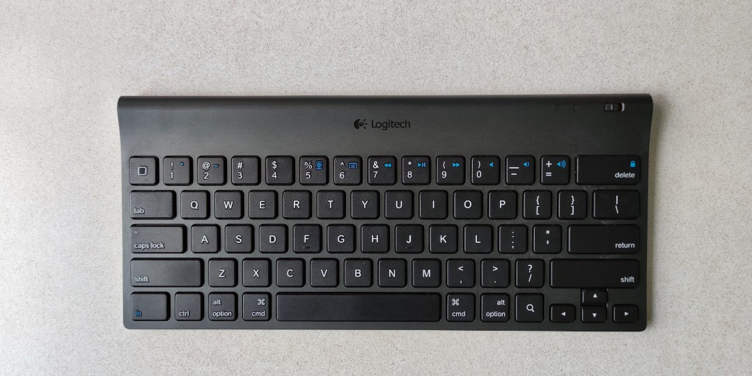 Logitech tablet keyboard for ipad, Computers & Tech, Parts & Accessories, Computer Keyboard on