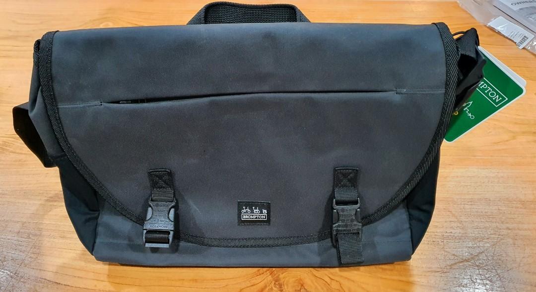Metro Messenger Bag Medium in Black, Sports Equipment, Bicycles & Parts