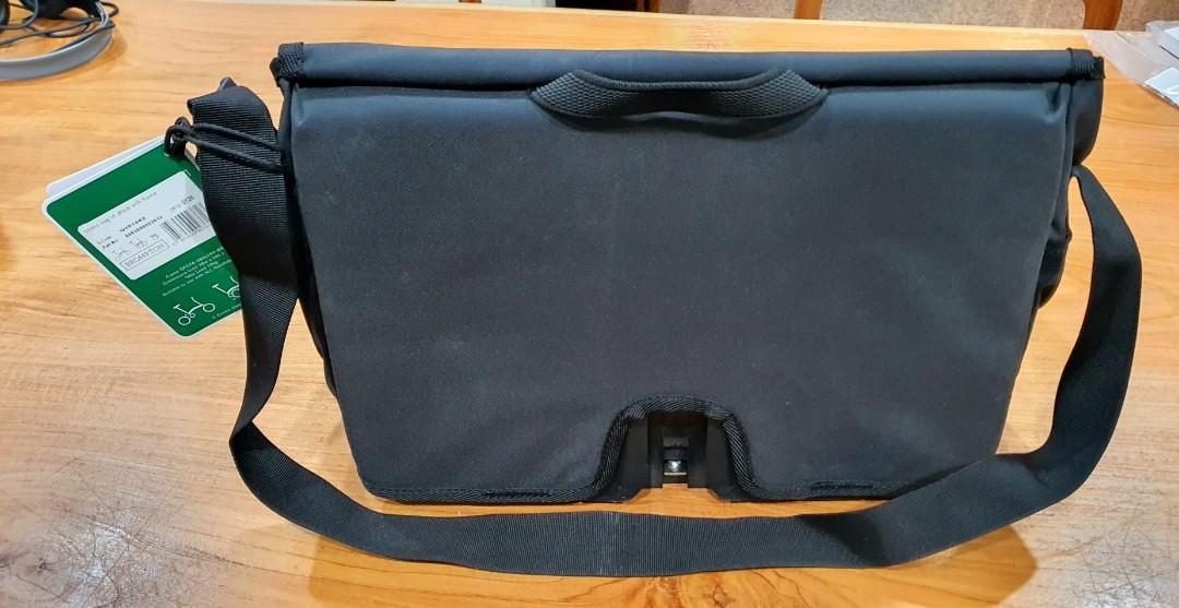 Metro Messenger Bag Medium in Black, Sports Equipment, Bicycles & Parts