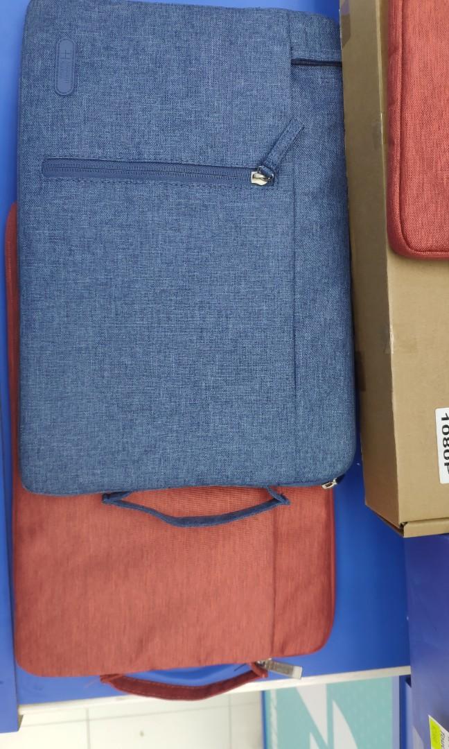 Microsoft Surface pouch （分類：手提電腦袋）位於 Hong Kong。 由 th0m4sssss 提交（商品編號 1129546540，圖片 1）。簡介： Brand new, haven't been used before Both blue and red colours are available Suitable for Surface Go/Pro/Laptop Go 價可小議 價錢只係一隻/price for each bag。