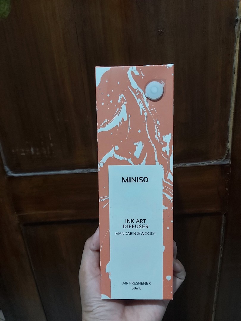 Miniso ink art diffuser aromatherapy mandarin & woody, Perabotan Rumah di Carousell