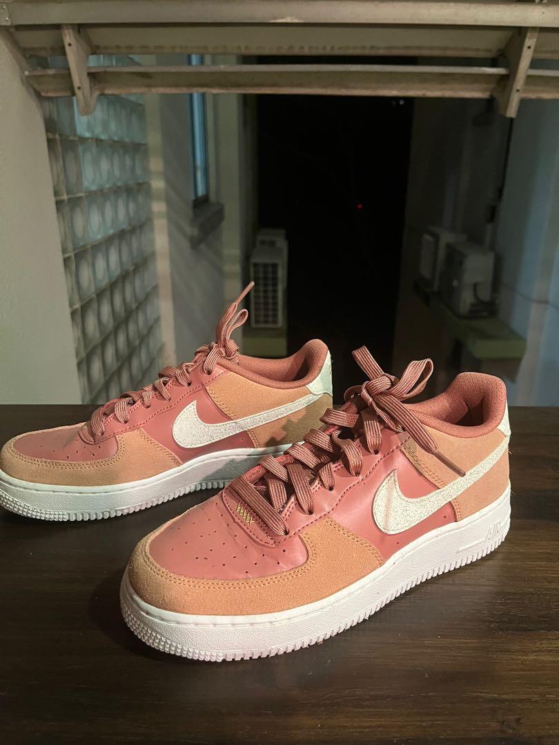 Nike Air Force 1 lv8 pink