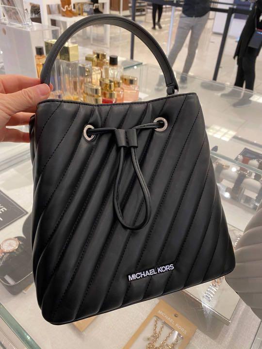 PO: 💯 authentic Michael Kors Suri medium bucket bag