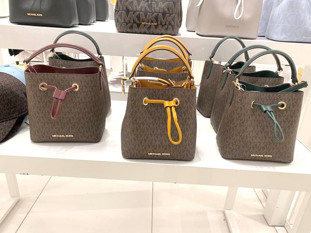 PO: 💯 authentic Michael Kors Suri small bucket bag, Women's Fashion, Bags  & Wallets, Cross-body Bags on Carousell