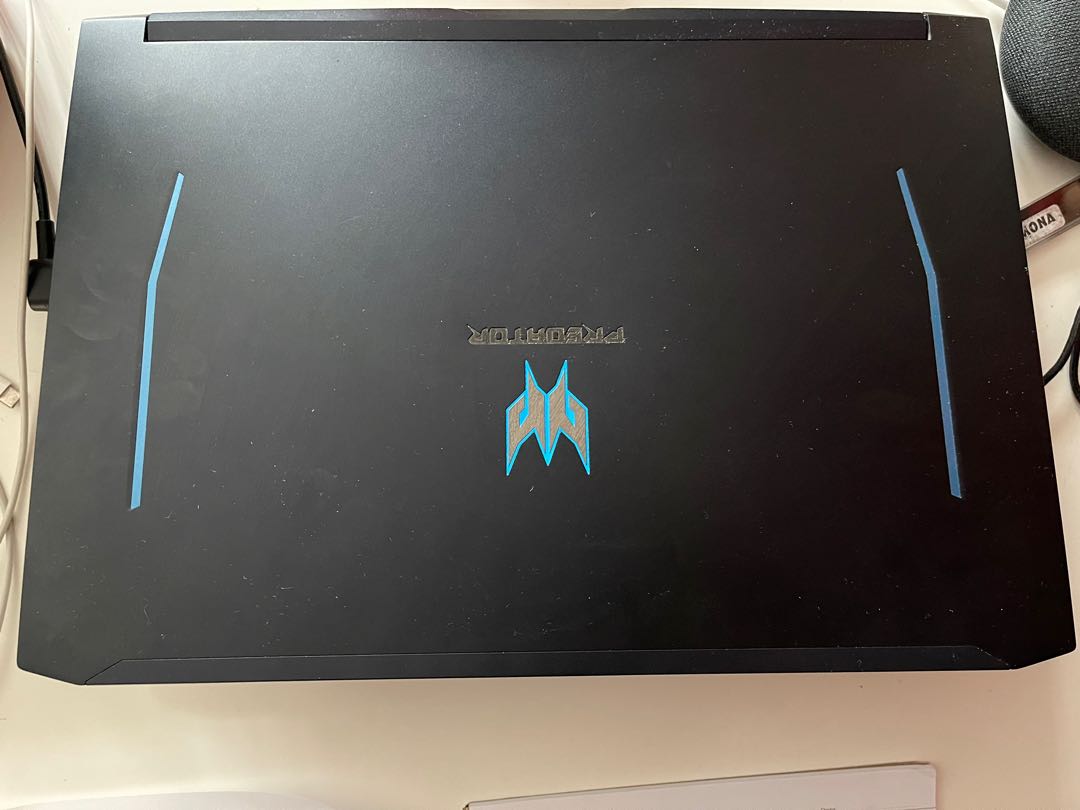 PREDATOR HELIOS 300 | 144 HZ High 