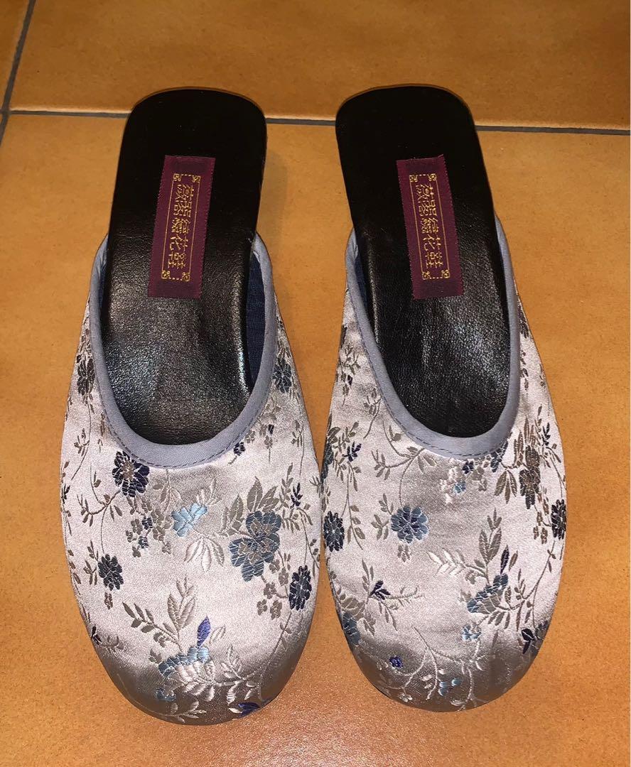 Embroidered Shoe slipper women s small size shoes