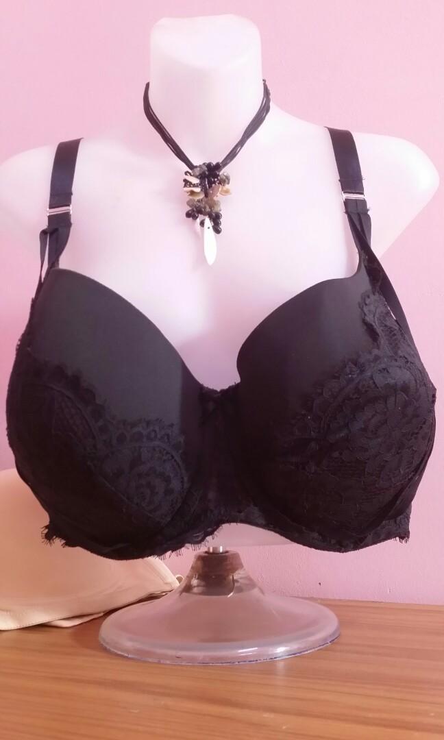 Size 44F high end spongy bra, Women's Fashion, Tops, Other Tops on Carousell