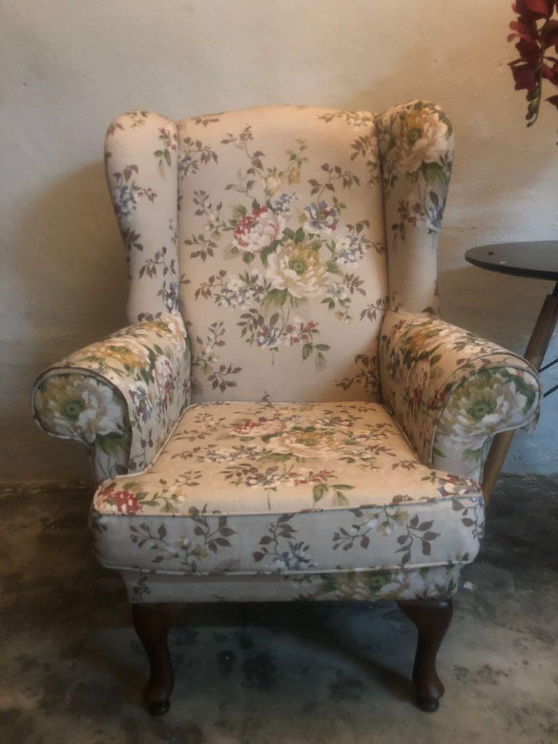 Fella design top wing chair