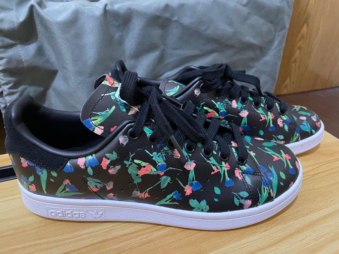 Stan smith store black floral