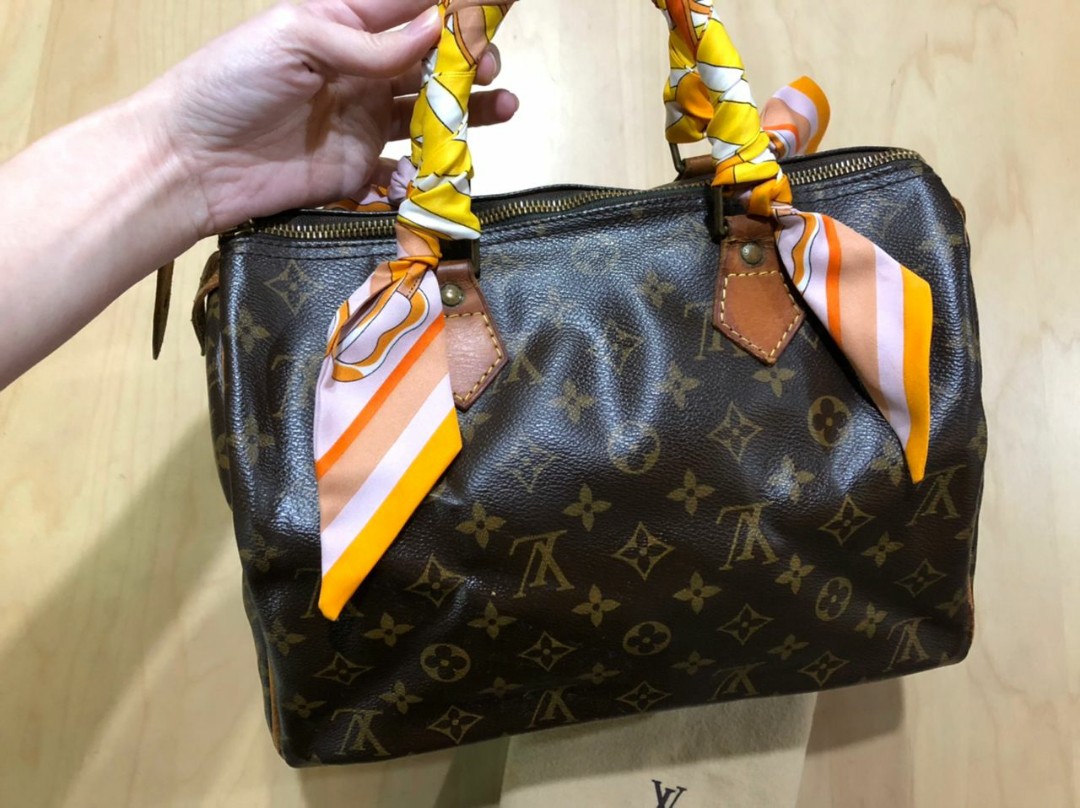 AUTHENTIC LOUIS VUITTON Speedy 30 LV Monogram Comes with free twilly (no  brand) & dustbag., Luxury, Bags & Wallets on Carousell