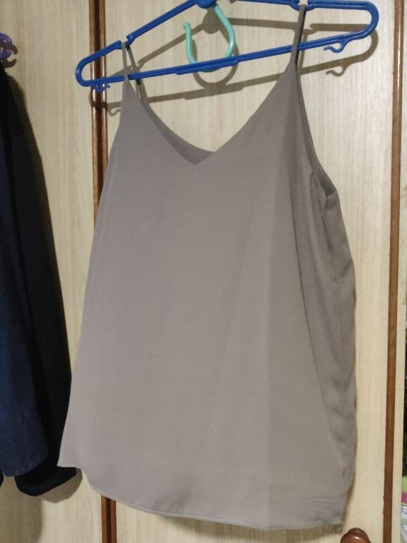 BN Cami Top (Category: Sleeveless) located in Singapore. Submitted by wornbutgreat (Listing ID 1129791104, Image 1). Description: 2 for $10 1 for $6 Both Size S BN cami top. Not worn.