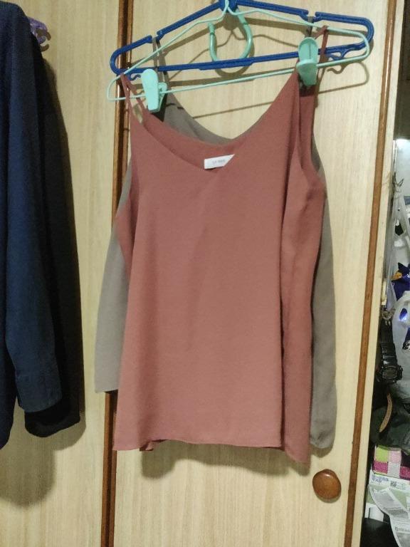 BN Cami Top (Category: Sleeveless) located in Singapore. Submitted by wornbutgreat (Listing ID 1129791104, Image 2). Description: 2 for $10 1 for $6 Both Size S BN cami top. Not worn.