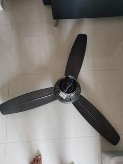 Fan for sell, had dismantle. With remote.