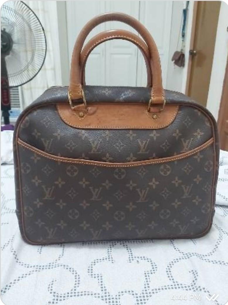 Hand bag (Category: Shoulder Bags) located in Manila. Submitted by think2x (Listing ID 1129788873, Image 1). Description: handbag lv usage only.