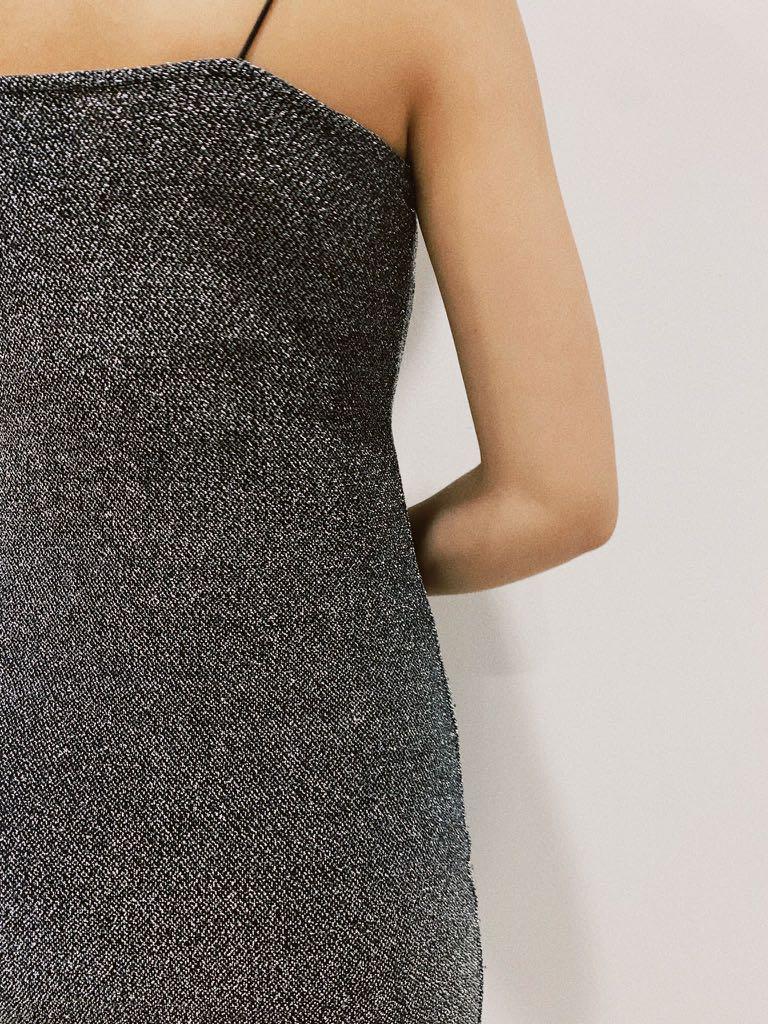 h&m glitter bodycon dress H&M HnM Sequin Navy dress Rent120k / 3 days Extra days 50k/day Size S Bust 80-100 cm Waist 60-80 cm Hip 80-110 cm Length 82 cm (bahan stretch) inizio woman .