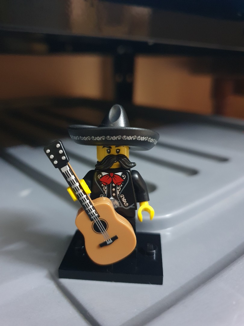LEGO Minifigures Series 16 Mariachi Singer 
