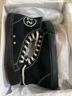 JUAL RUGI BNIB Maison Margiela Tabi Sneakers Men Size 44