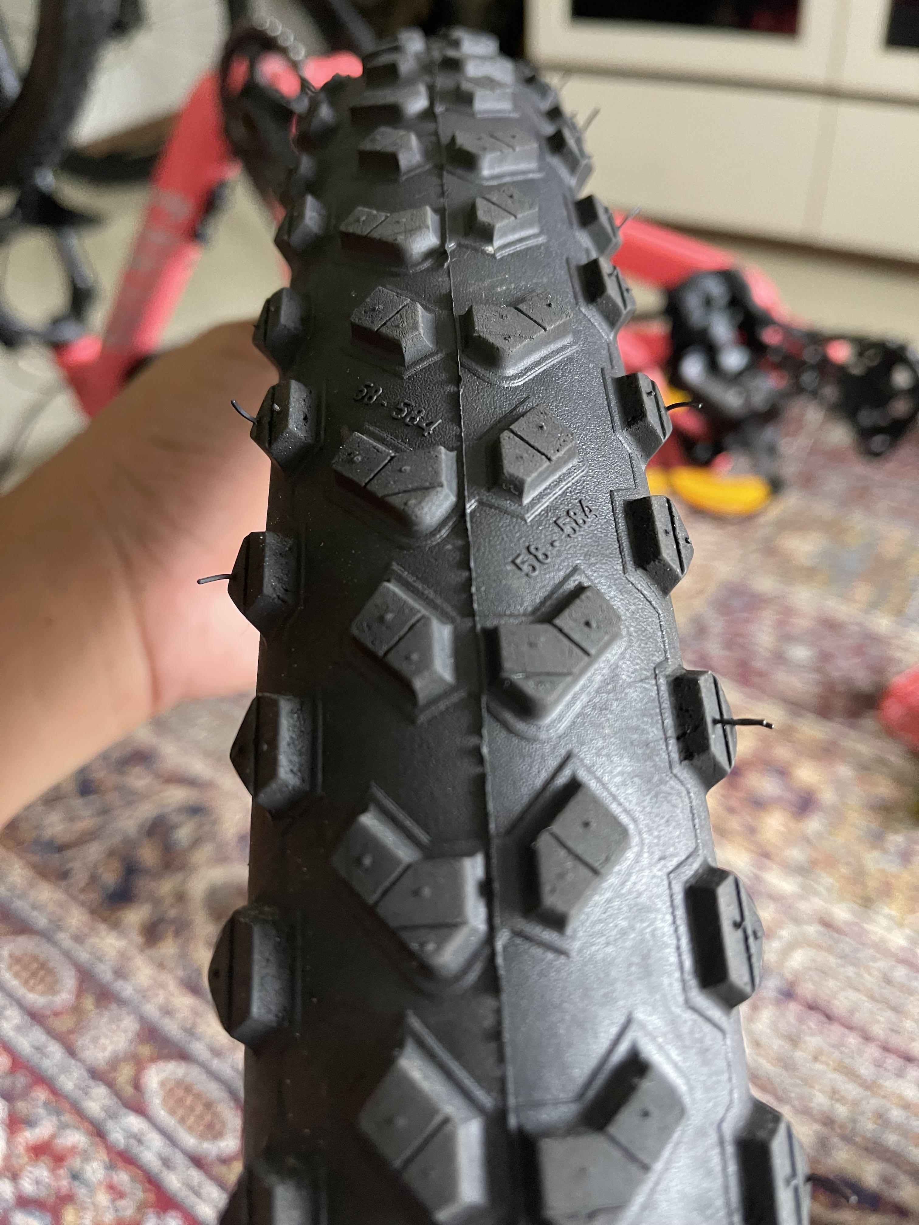 Mountain bike tyres 27.5 x 2.3 Continental Mountain King, Sports Equipment, Bicycles & Parts