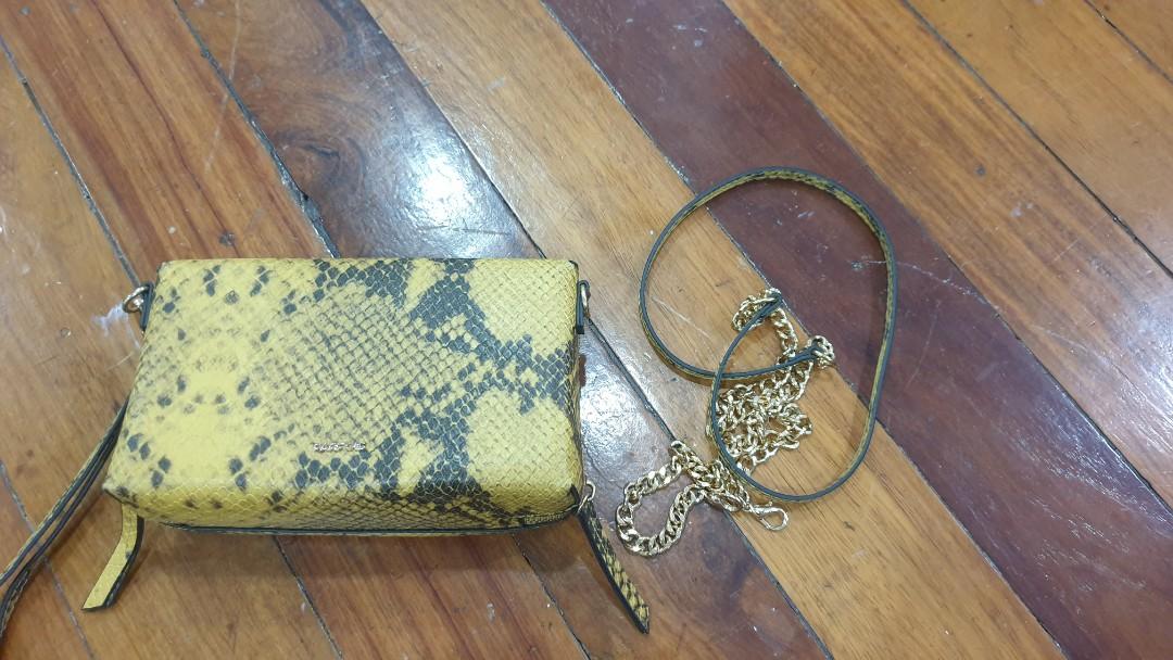 Parfois pouch/sling bag (Category: Purses & Pouches) located in Quezon City. Submitted by rdl09 (Listing ID 1129734888, Image 3). Description: Never been used.