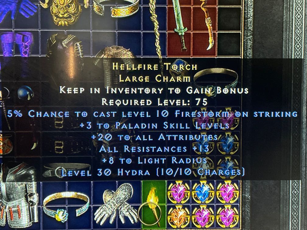 PS D2R Paladin Hellfire Torch Large Charm (20/13), 興趣及遊戲, 玩具 & 遊戲類