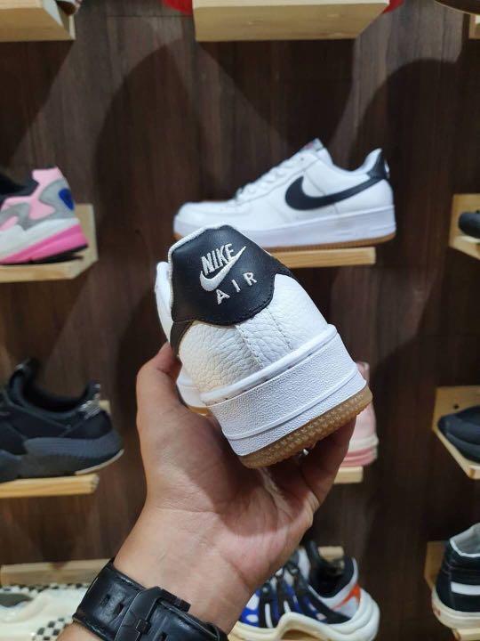 SEPATU NIKE AIR FORCE WHITE BLACK GUM MIRROR BNIB, Fesyen Pria