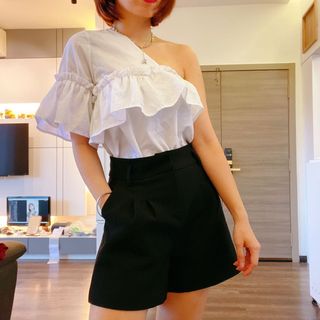 (Category: ) located in . Submitted by wardrobe.overload (Listing ID 1129763751, Image 1). Description: .