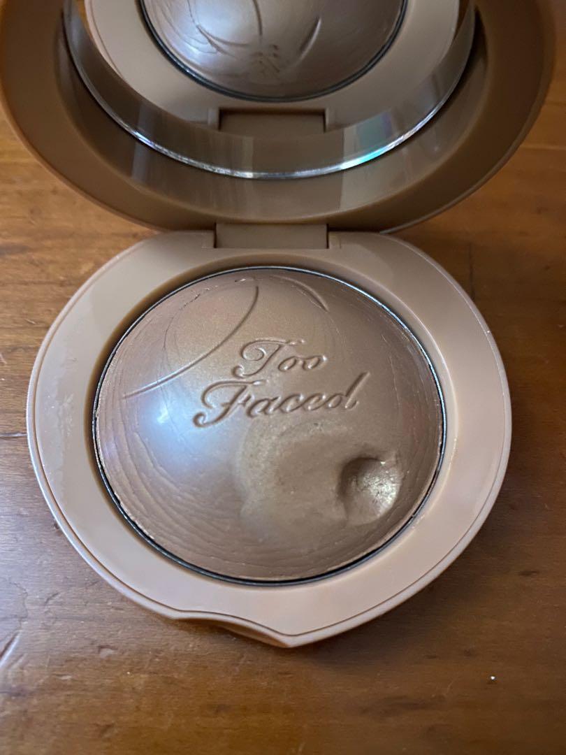 Too faced peach bronzer (Category: Makeup) located in Paranaque City. Submitted by catherinekhaye (Listing ID 1129773313, Image 1). Description: .