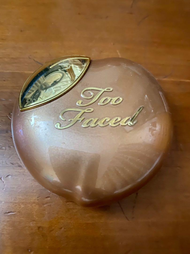 Too faced peach bronzer (Category: Makeup) located in Paranaque City. Submitted by catherinekhaye (Listing ID 1129773313, Image 2). Description: .