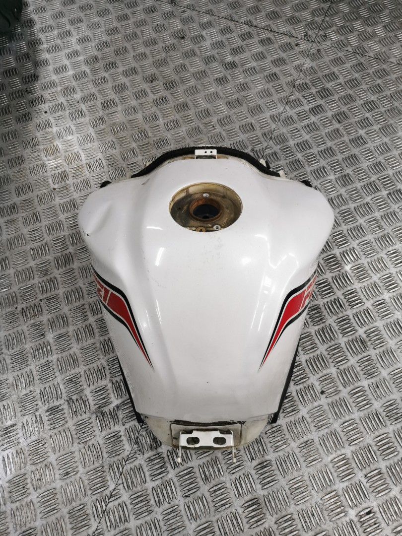 yamaha fz v2 petrol tank price