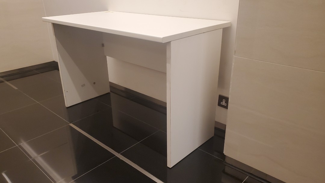 免費送出 辦公桌 寫字枱 一張 灣仔自取 FREE OFFICE DESK TABLE FURNITURE PICK UP WANCHAI