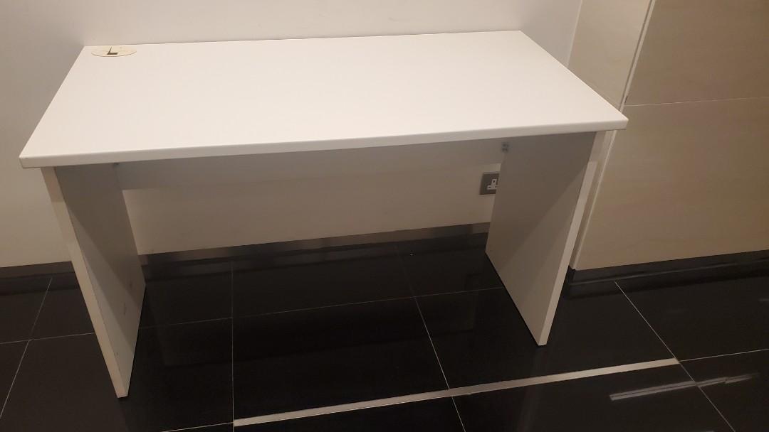 免費送出 辦公桌 寫字枱 一張 灣仔自取 FREE OFFICE DESK TABLE FURNITURE PICK UP WANCHAI