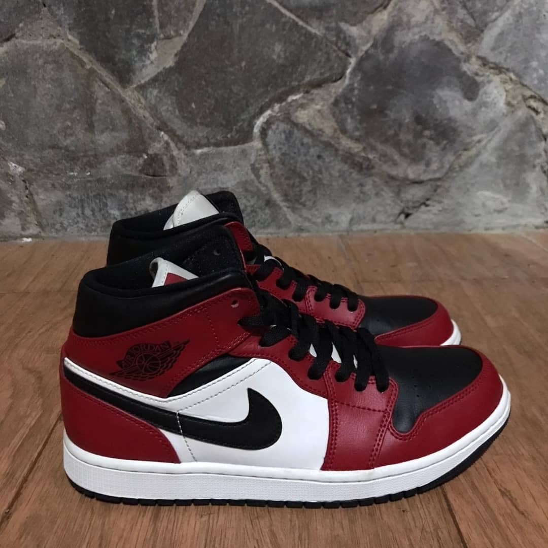 Nike Air Jordan 1 Mid Chicago Toe – Sneakers \u0026 Such @ Styled