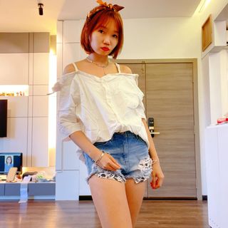 (Category: ) located in . Submitted by wardrobe.overload (Listing ID 1129916835, Image 1). Description: .