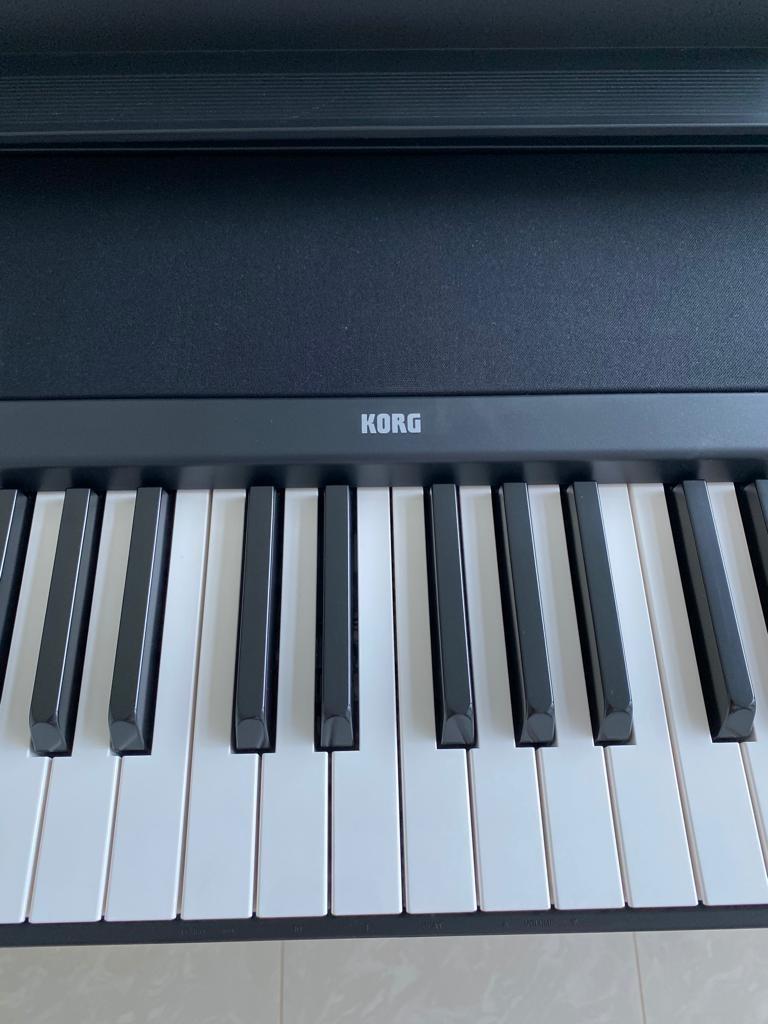 Black B1 digital piano with Hercules stand and dust cover, Hobbies