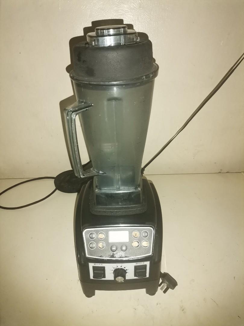 Blender heavy duty (Category: Other Kitchenware & Tableware) located in Manila. Submitted by Meromero91 (Listing ID 1129858969, Image 3). Description: The brown color in button just a sticker in english..