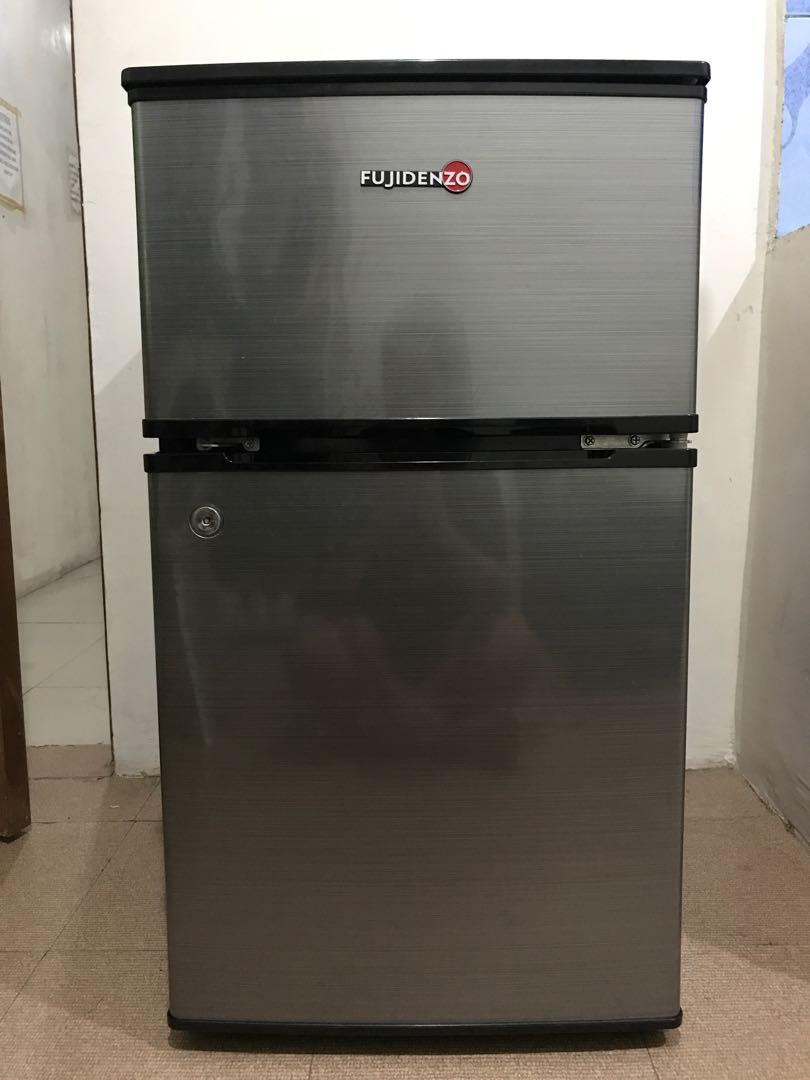 FUJIDENZO 2door personal refrigerator, TV & Home Appliances, Kitchen Appliances, Refrigerators