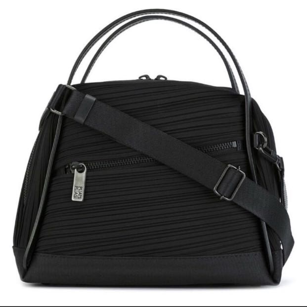 Pleats Please Issey Miyake small black bag, Fesyen Wanita, Tas & Dompet di  Carousell