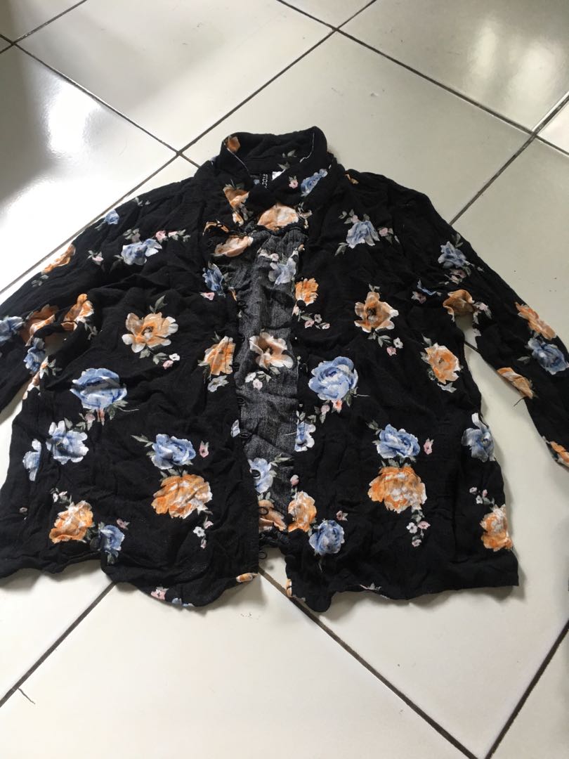Kemeja crop H\u0026M, Fesyen Wanita, Pakaian Wanita, Atasan di Carousell