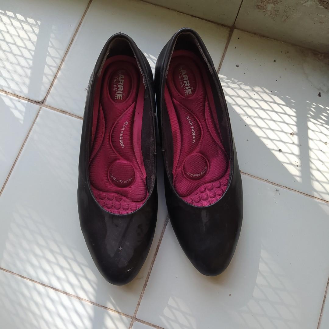 Larry shoes top
