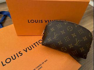 LV Transparent Makeup box cosmetics, Women's Fashion, Bags & Wallets,  Purses & Pouches on Carousell
