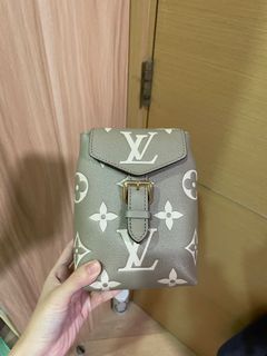（分類：）位於 。 由 preloved_owned 提交（商品編號 1130009049，圖片 1）。簡介： 。