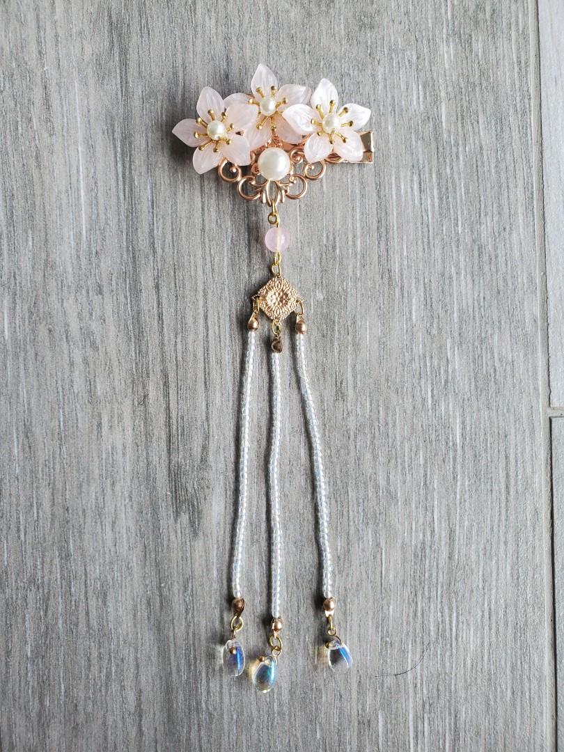 Oriental shop hair clips