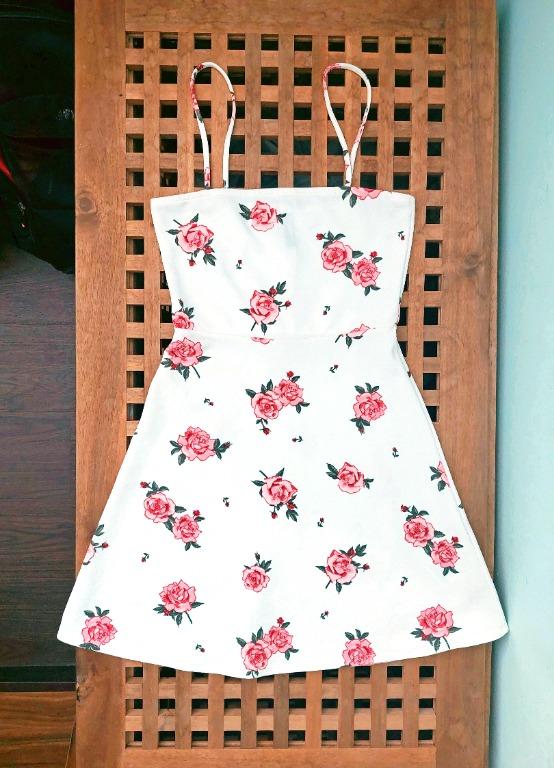 White dress with discount red roses h&m